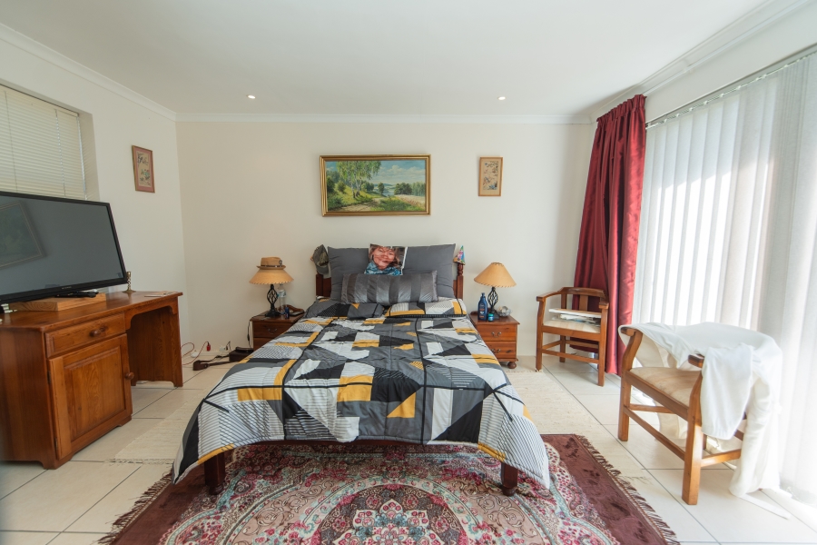 5 Bedroom Property for Sale in Framesby Eastern Cape